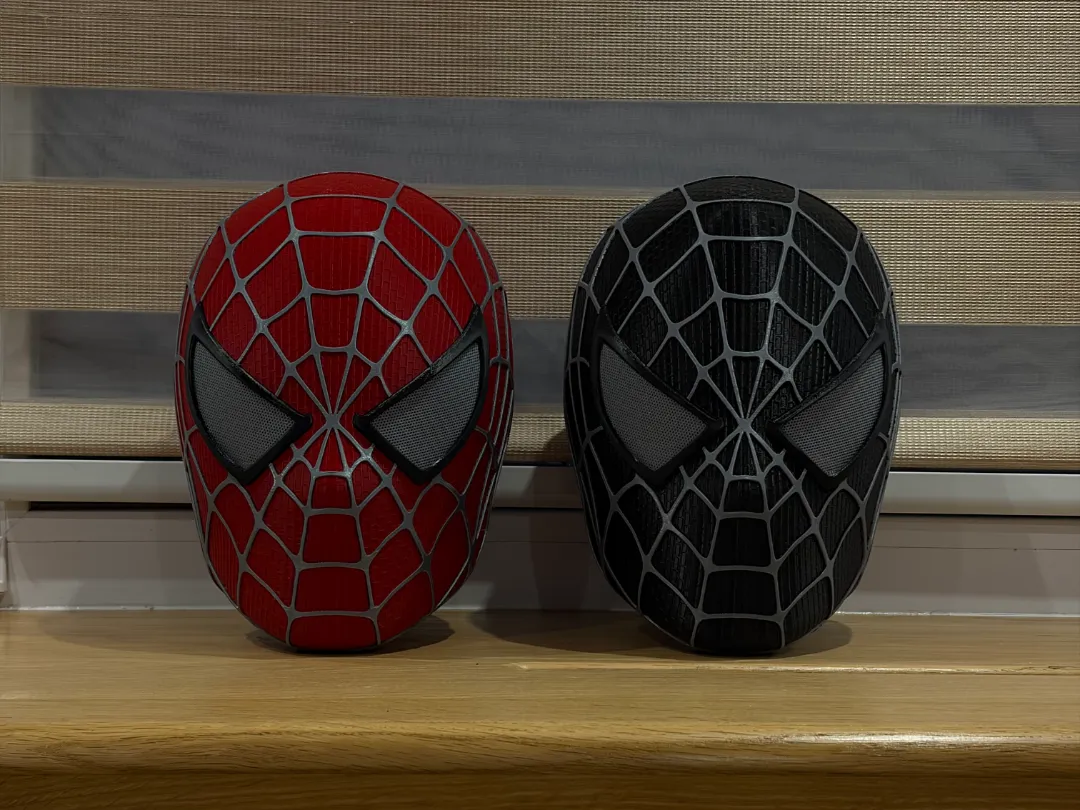 Spider-Man Helmet — red and black